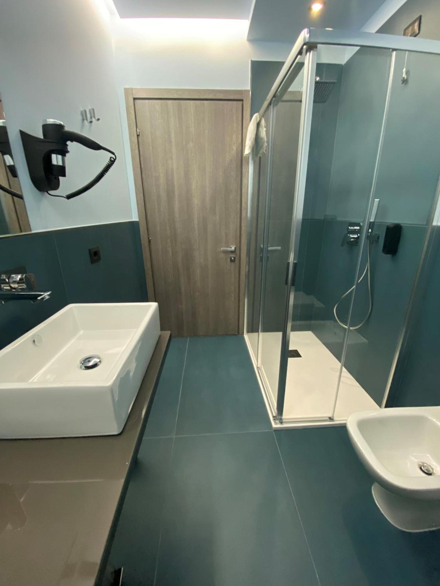 Hotel Vita سالو المظهر الخارجي الصورة
